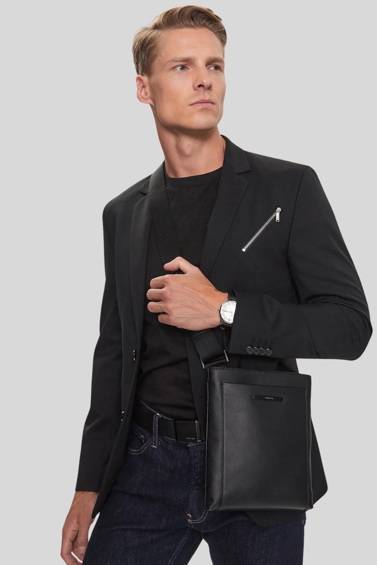 Torba na ramię z recyklingu, elegancka i funkcjonalna.